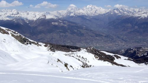 panorama dalla Pointe con Aosta in basso e il Grand Combin sullo sfondo